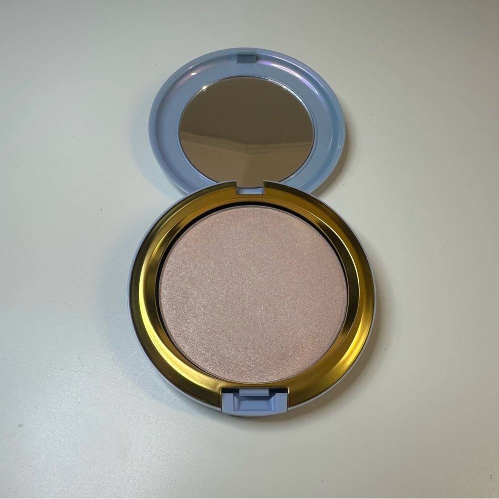 MAC Cosmetics x Disney Cinderella Blush Highlight in Mystery Princess